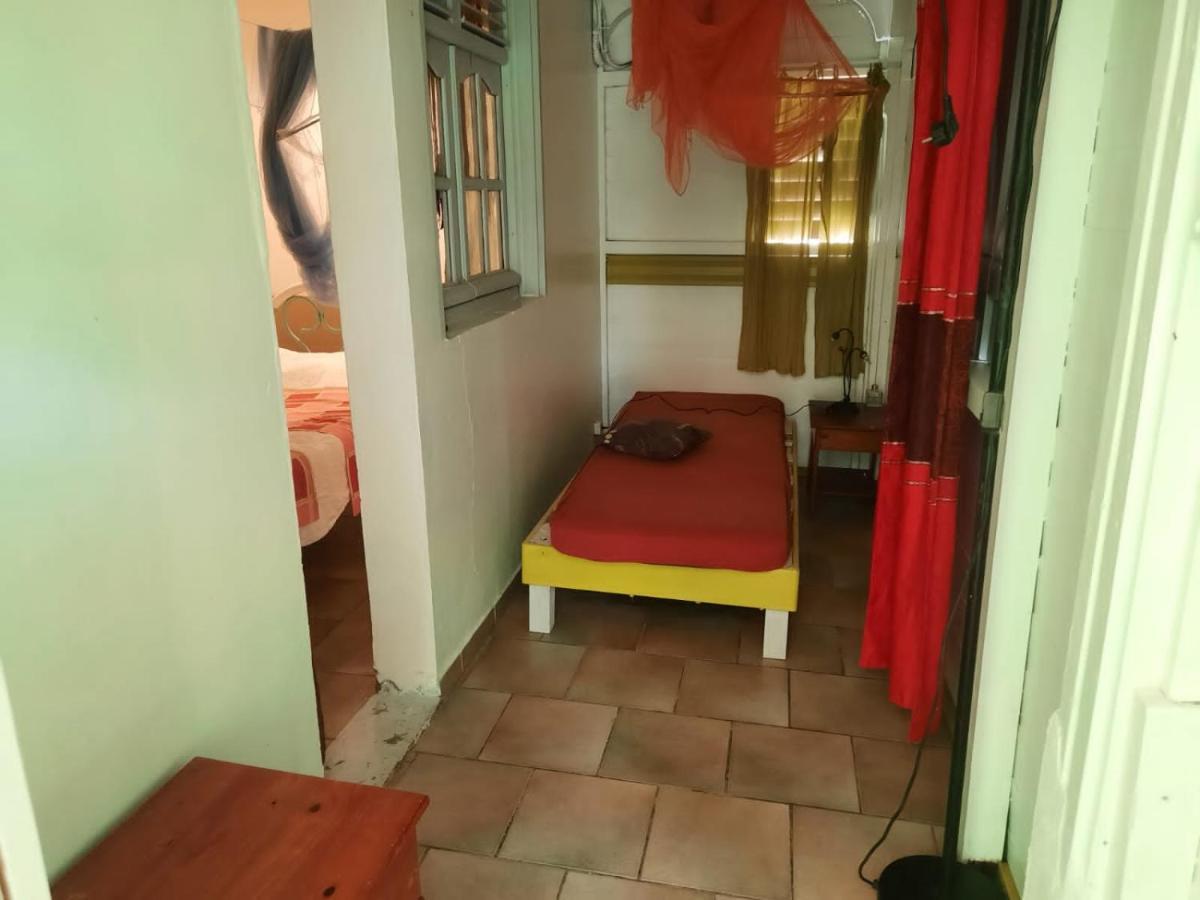 Le Jardin De Massieux Apartment Bouillante Luaran gambar