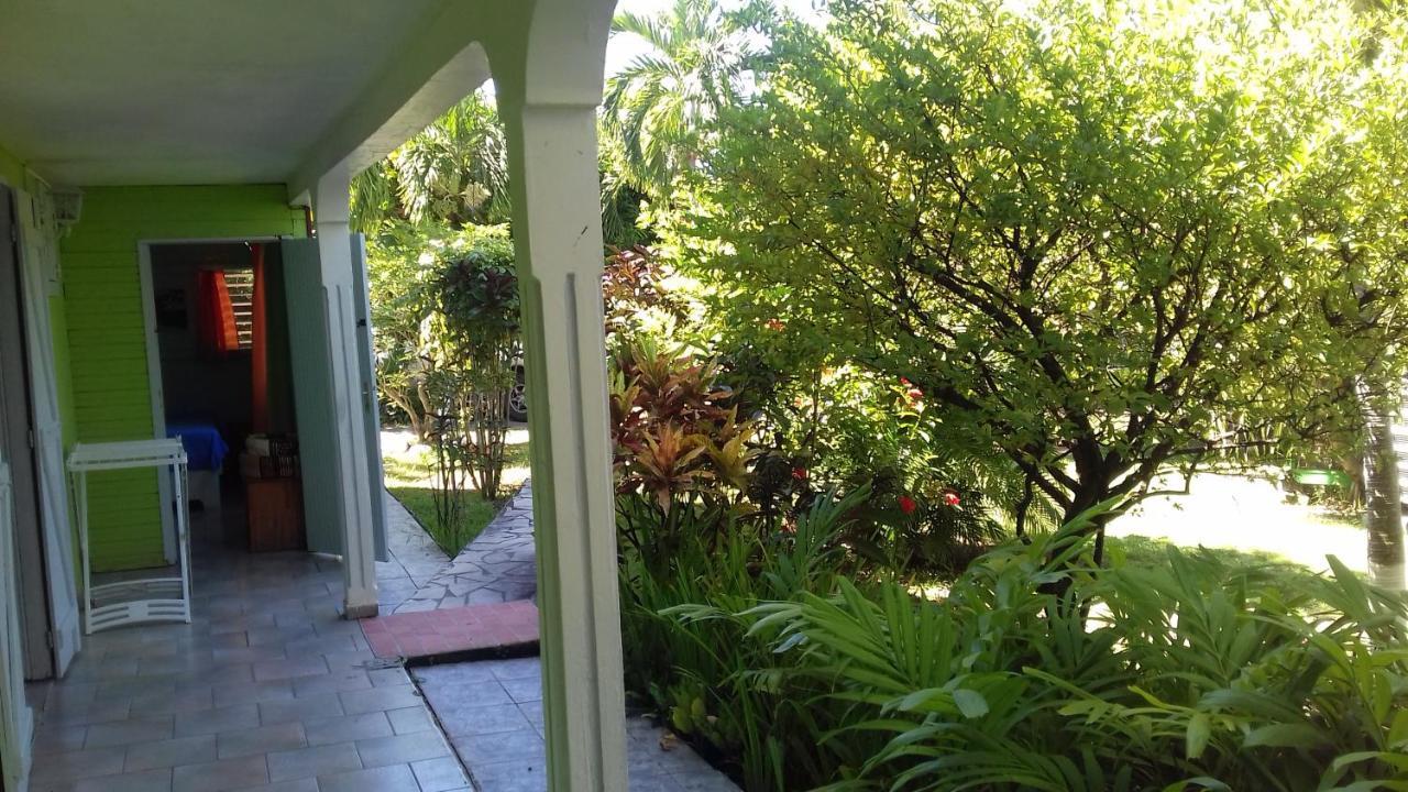 Le Jardin De Massieux Apartment Bouillante Luaran gambar